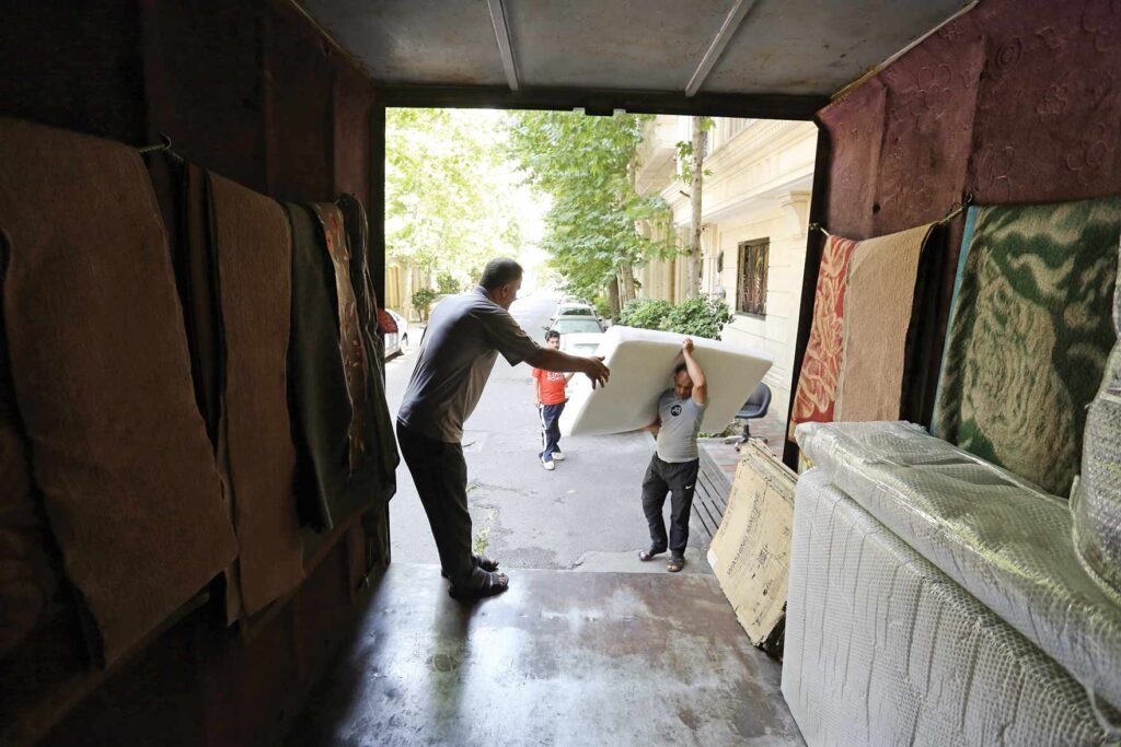 بخوانید تا اسباب کشی کم زحمتی داشته باشید 9 بخوانید تا اسباب کشی کم زحمتی داشته باشید - حمل اثاثیه منزل و اداری با کارگران مجرب و حرفه ای | باربری مشهد